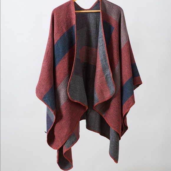 BB Dakota Accessories - Fabfitfun BB Dakota Poncho Wrap Shall Reversible